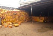 Bénin, le trafic d’essence frelatée “kpayo” fait vivre le pays