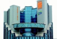 La facture extravagante du Palais des Congrès d’Oran