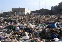 Sous les déchets de Nouakchott, de petits arrangements discrets