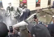 Le président Macky Sall enfariné à Paris