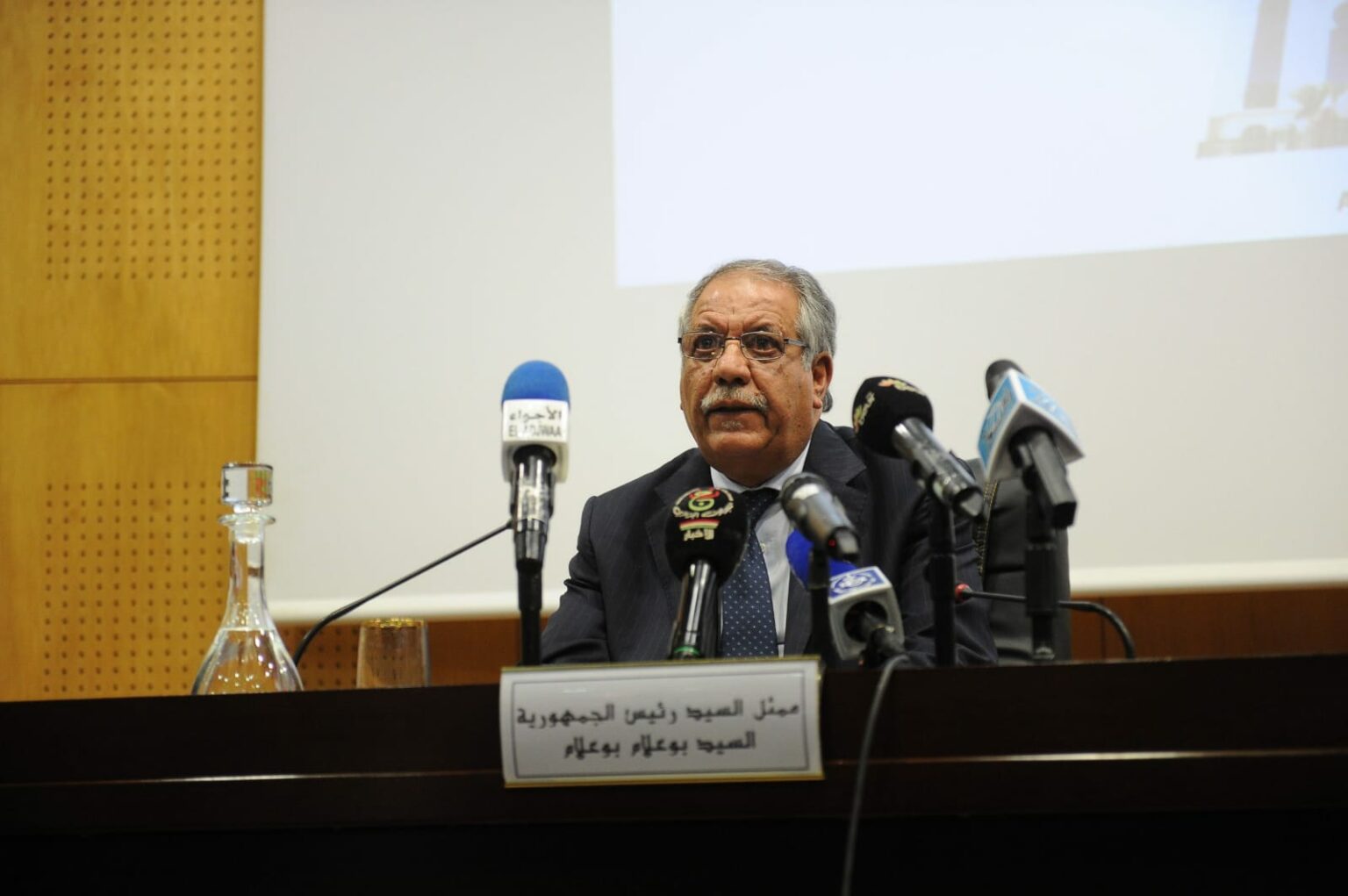 Président Mort Dans Les Bras D'une Prostituée Le bras droit du Président Tebboune mouillé dans une affaire de