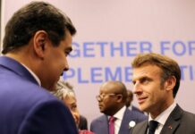 Mélenchon à Macron: « le besoin de pétrole rend poli ».