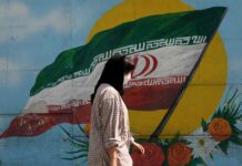 Les Iraniens dans la rue, la police des mœurs démantelée