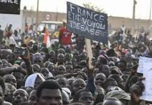 La base militaire française à Niamey, un baril de poudre