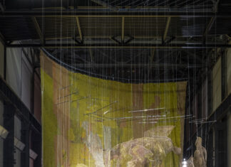 Le sculpteur africain El Anatsui, l’oppression et la survie