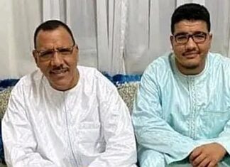 Le fils de Mohamed Bazoum fait condamner la télévision nationale Mohamed Bazoum avec son fils Salem