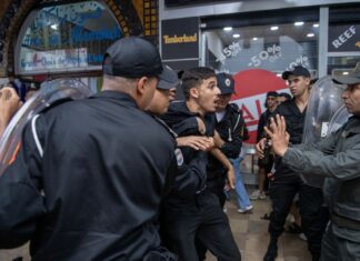 Des centaines de blessés dans des manifestations au Maroc