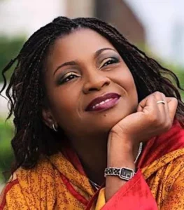 Née en 1973, Hemley Boum est une romancière camerounaise d'expression française. En 2010 paraît son premier ouvrage, Le Clan des femmes, qui traite de la polygamie dans un village africain du début du XXᵉ siècle.