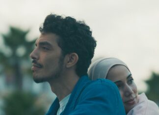 «Derrière les palmiers» : un Maroc en tension sous le regard de Meryem Benm’Barek