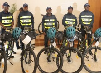 Ces cinq vélos offerts par une France si généreuse à la police gabonaise