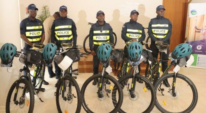 Ces cinq vélos offerts par une France si généreuse à la police gabonaise