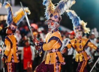 Notre semaine culturelle africaine (2- 9 janvier) débute avec Kaapse Klopse, le deuxième Nouvel An de Cape Town (2 janvier)