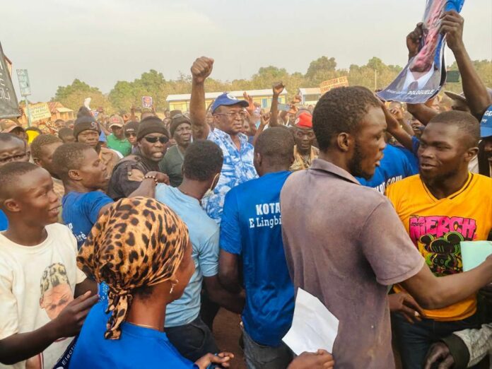 En campagne pour la présidentielle de décembre 2025.