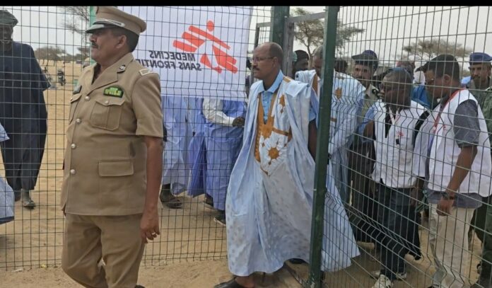 remise d'une installation d'eau par MSF au profit des habitants de Fassala, à la frontière entre la Mauritanie et le Mali.
