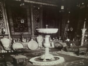 Des salons bourgeois consacrés à l'art orintas permettent de mettre en valeur les objets et de recevoir les futurs acheteurs